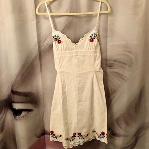 BETSEY JOHNSON White sleeve-less floral dress